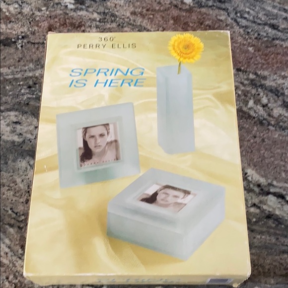 NEW IN BOX! Perry Ellis 3 Pc Set-Frame, Box & Vase - Picture 2 of 8